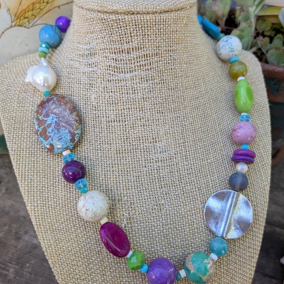 Colorful Beaded Necklace - Picture 8 of 11